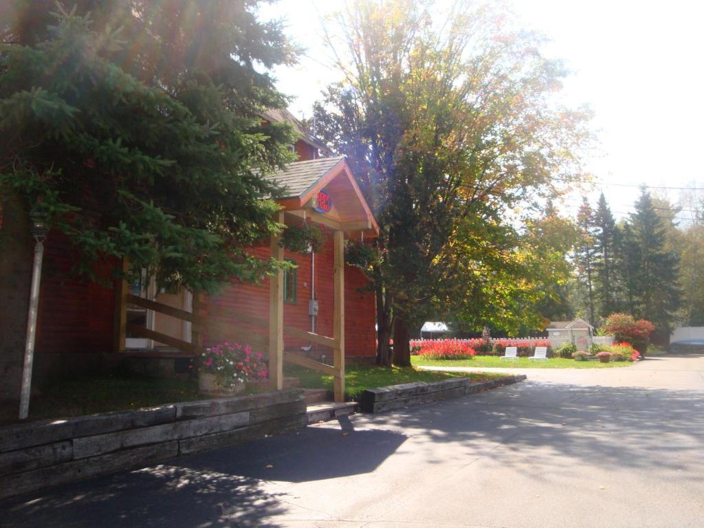 Maple Leaf Inn Lake Placid Dış mekan fotoğraf